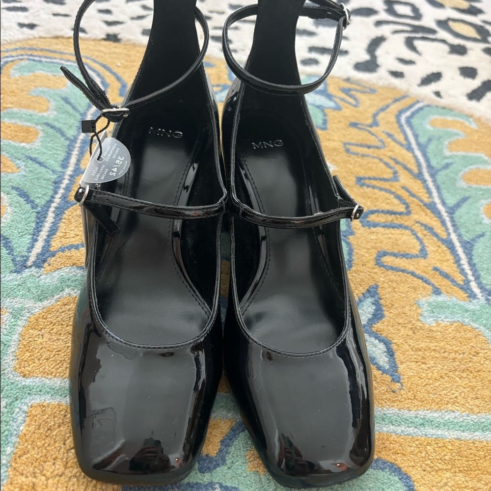 Strappy maryjanes